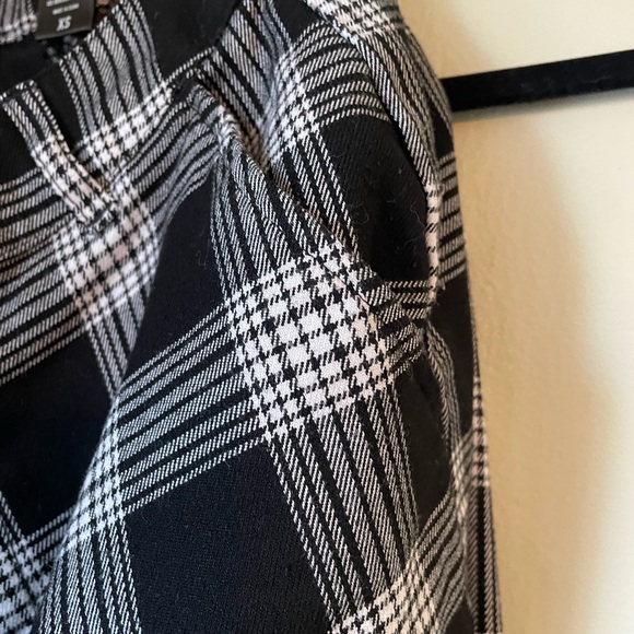 Hot Topic women’s xsmall black & white plaid pants - Picture 4 of 4